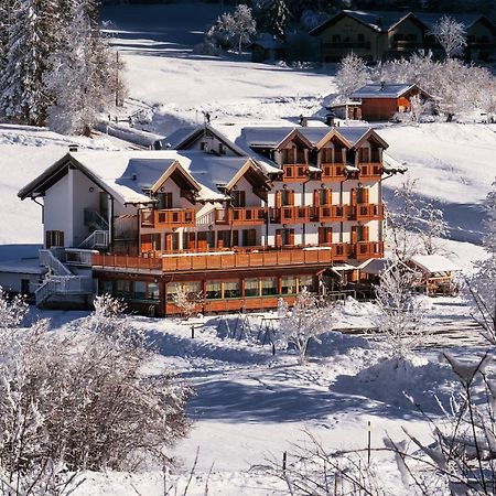 Kapriol Hotell Castello Tesino Exteriör bild